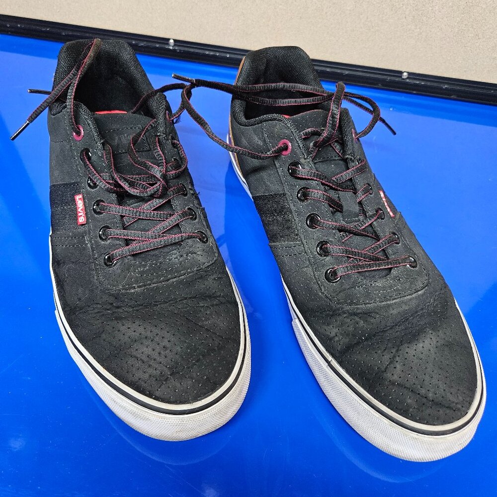 Levi’s Black Casual Sneakers
